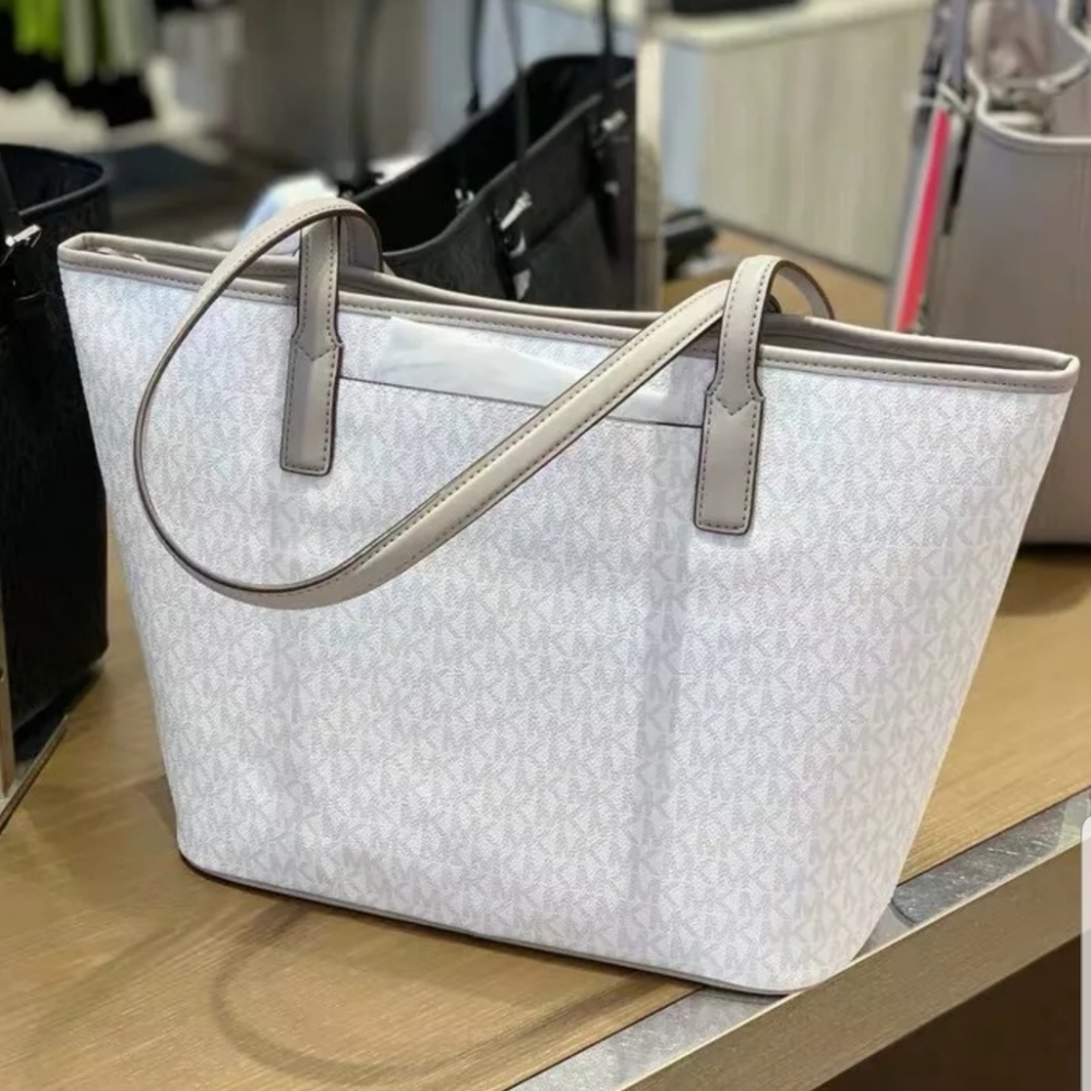 ⚠️LAST ONE⚠️ Michael Kors Fulton Sport Medium Tote - Picture 3 of 6